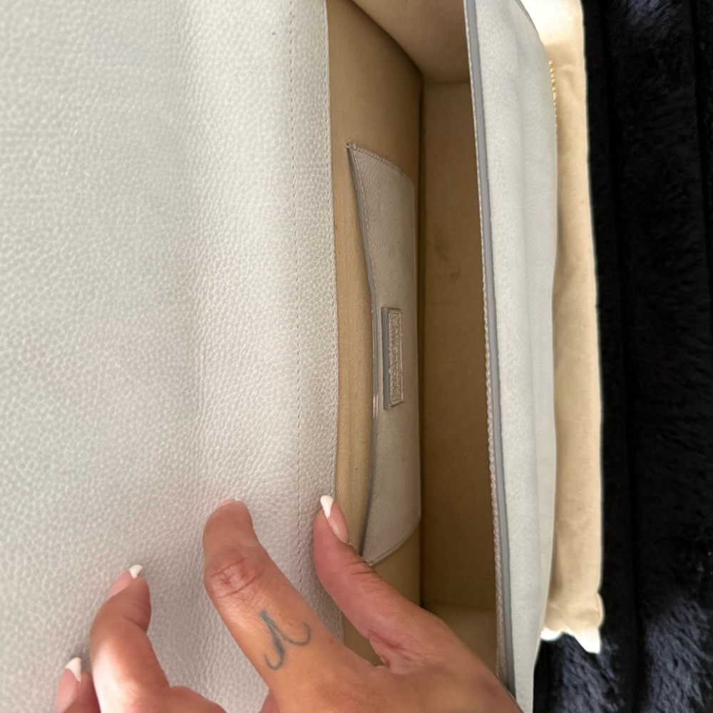 Jacquemus Light Gray Leather Shoulder Bag with Gold Logo - Picture 5 of 5